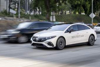 Engedélyezték közútra a Mercedes önvezető rendszerét
