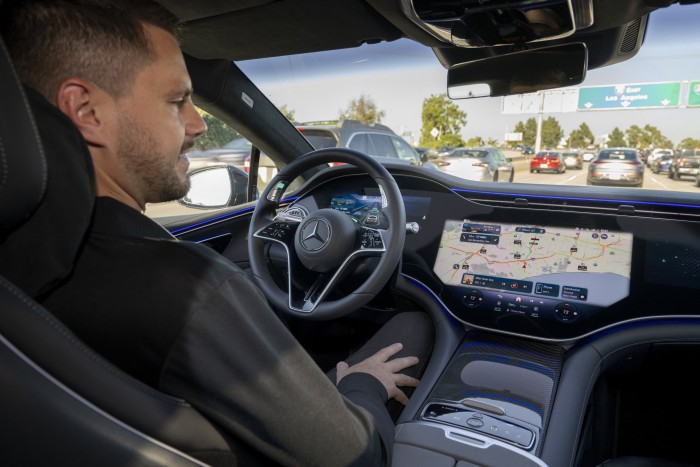 Mostantól vezetés közben is nézhetsz filmet 7