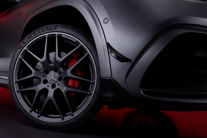 Dögösebb, igényesebb lett a sportos Merci SUV 8