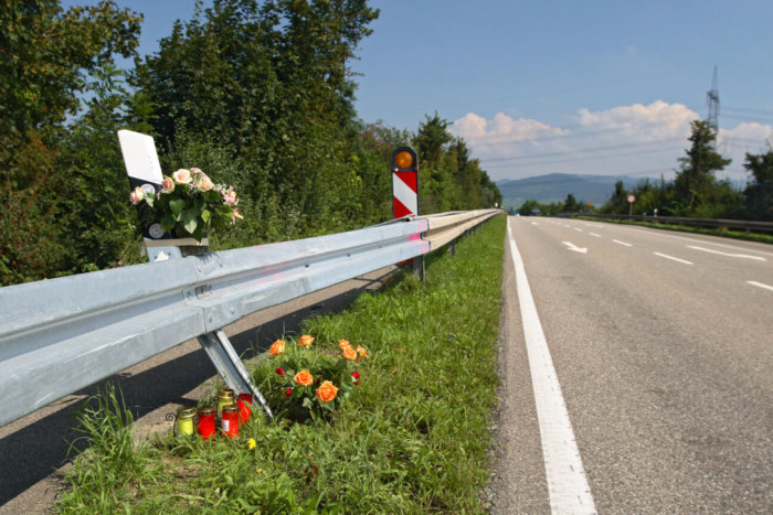 Keresztek ezrei válnak veszélyessé halottak napján 1 | Vezess Keresztek ezrei válnak veszélyessé halottak napján 1