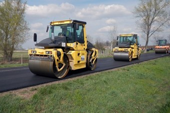 Ilyen hosszú út még nem épült ilyen anyagból itthon