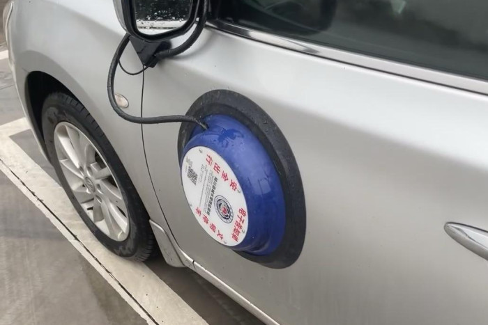 Bírságot termelő jeladót kapnak a béna parkolók Kínában