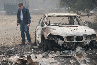 Ezt kell tenned, ha kigyullad alattad az autó!