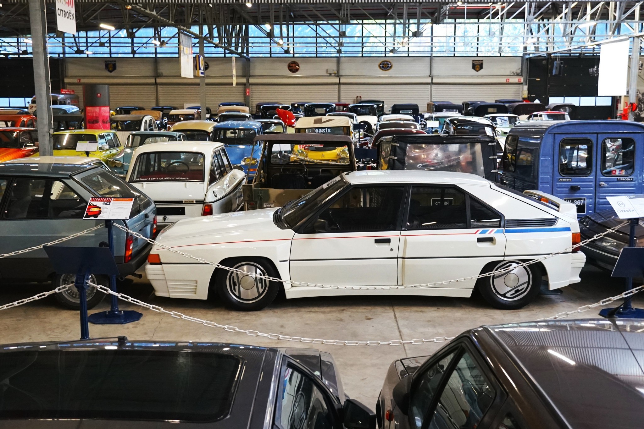 Bejutottunk oda, ahol a legfontosabb Citroëneket rejtegetik 26