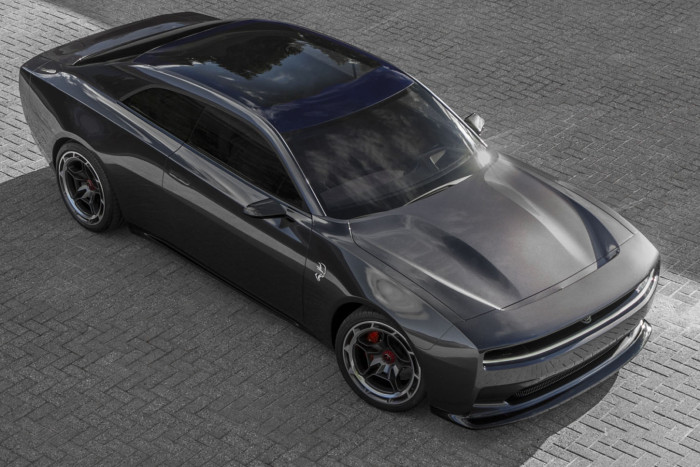 Kiderült, hogy mégis kaphat benzines motort a villanyosnak tervezett izomautó