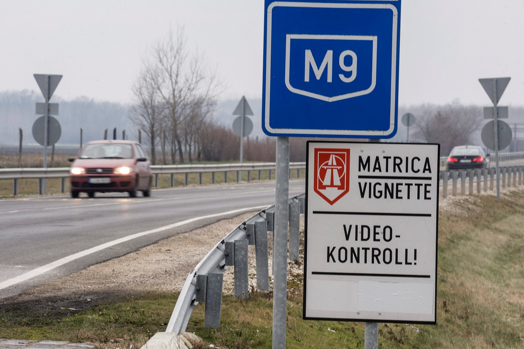 Több millió hazai autópálya-matrica jár le