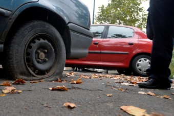 Óriási tévhit terjed az utcán hagyott roncsautókról
