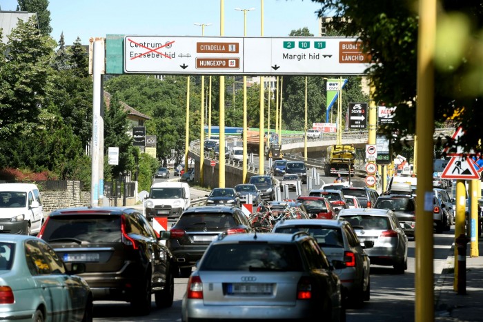 Itt vannak a számok, ennyi autó árasztotta el a Földet