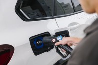 Vizet ereget a jövő elektromos BMW-je 40