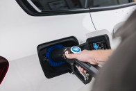 Vizet ereget a jövő elektromos BMW-je 42