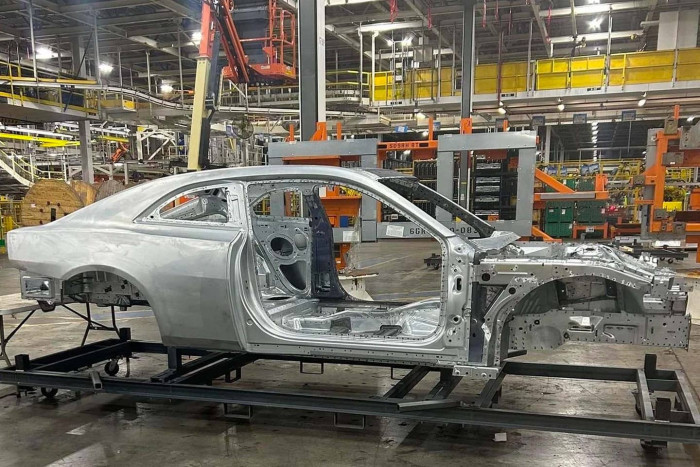 Kiderült, hogy mégis kaphat benzines motort a villanyosnak tervezett izomautó 2