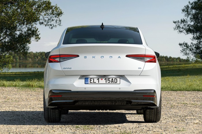 Messzebb megy, gyorsabban tölt az elektromos Škoda 6