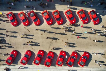 Így néz ki, amikor 28 milliárd forintnyi autó találkozik