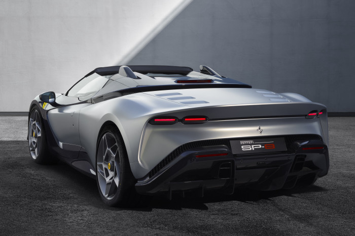 Még a keréktárcsák is egyediek ezen a Ferrarin 6