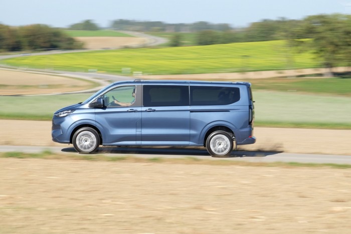 Gázolajtól a villanyig bármivel mehet ez a furgon 15