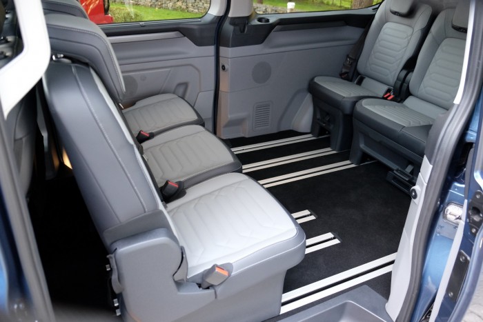 Gázolajtól a villanyig bármivel mehet ez a furgon 11