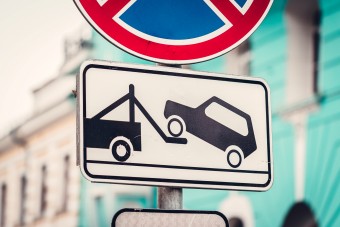 Pofátlan parkolók keserítik meg egy mozgássérült nő életét