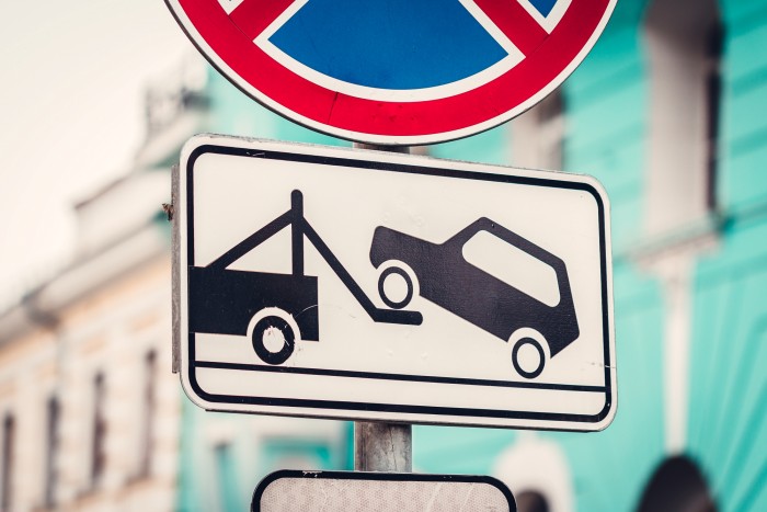 Pofátlan parkolók keserítik meg egy mozgássérült nő életét