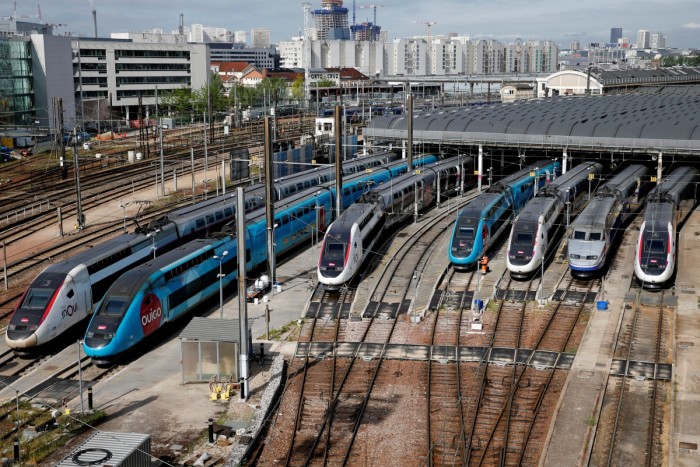 Itthon csak álom a világ másik felén 460-nal hasító vonat 6