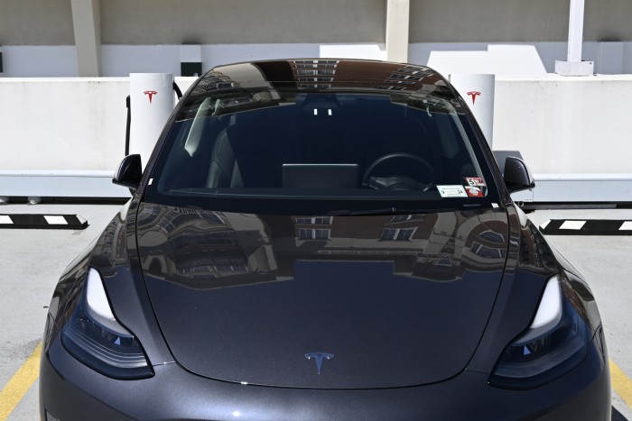 Öt autót csalt ki a Teslától, egyikért sem fizetett
