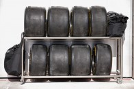 Régi F1-es szállító váltaná le a Pirellit 1 Régi F1-es szállító váltaná le a Pirellit 1