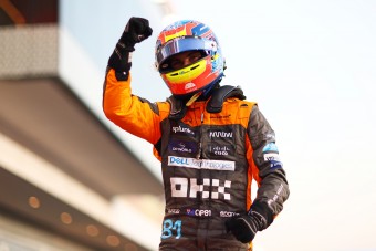 F1: Tart Verstappentől a pole-pozíciós