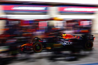 F1: Az új bajnok nyerte a kerékcserék futamát