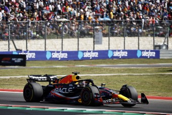 F1: Megszorongatták Verstappent a jubileumi sikerért