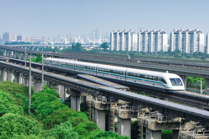 Itthon csak álom a világ másik felén 460-nal hasító vonat 2