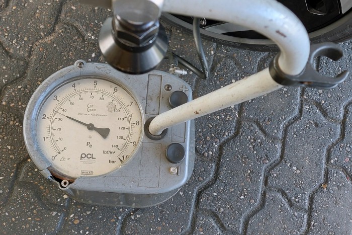 Csalnak, vagy pontosak a benzinkutak mérőműszerei? 12