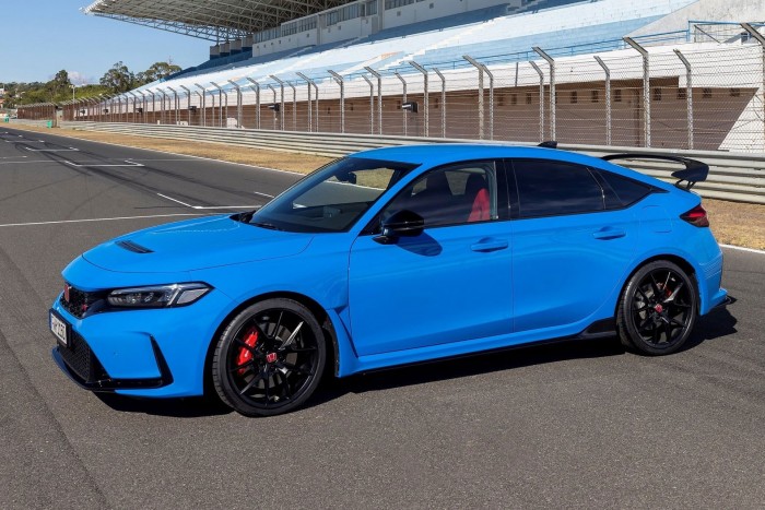 Mi az: ritkább a Porschénál, de jóval olcsóbb nála? 2