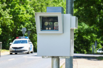 Elkezdődött a traffipaxerdő telepítése Budapesten