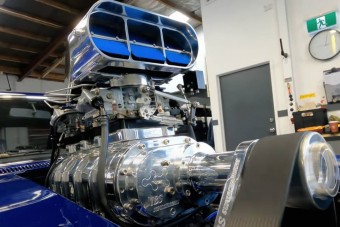 Pokoli V8-as mutatja meg miért nem akarunk lemondani a benzinről