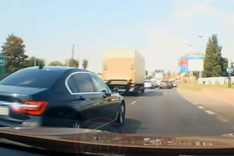 Két törtető egymásnak feszül a közúton, ne tartozz közéjük