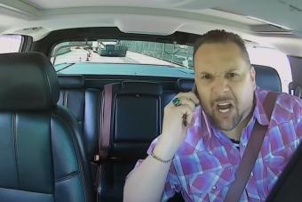 Videó mutatja egy országúti ámokfutó születését