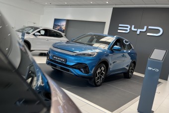 Beültünk és végignyomkodtuk az új kínai autót Budapesten!