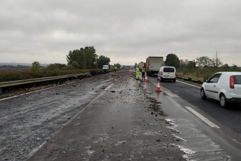 Több ezer üveg Kőbányai áztatta el az M3-ast
