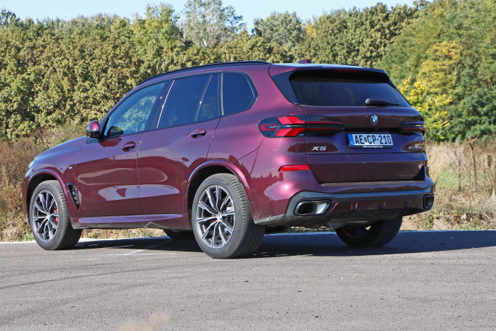 Egy csipetnyi villanytól csak jobb lett a dízel BMW X5 15