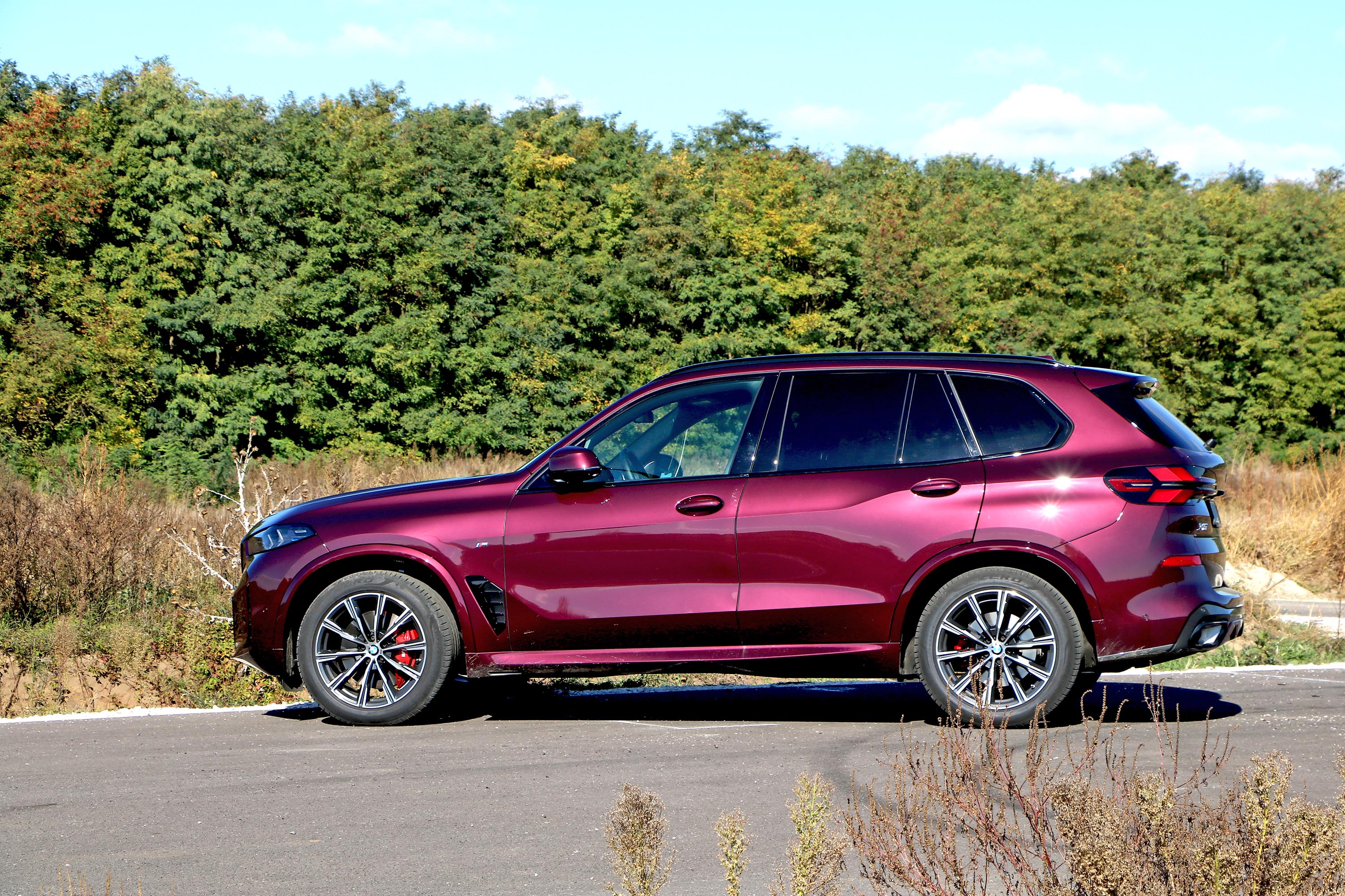 Egy csipetnyi villanytól csak jobb lett a dízel BMW X5 9