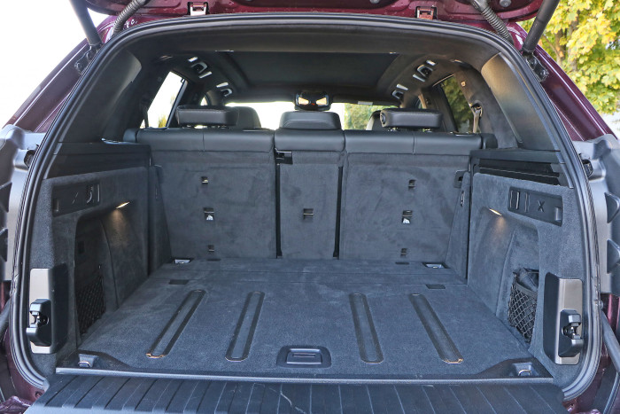 Egy csipetnyi villanytól csak jobb lett a dízel BMW X5 9