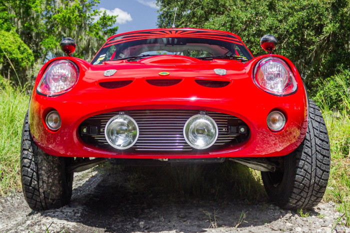 Legendás Ferrarit utánozva lett terepszörny az aranyos Mazdából 2 | Vezess Legendás Ferrarit utánozva lett terepszörny az aranyos Mazdából 2