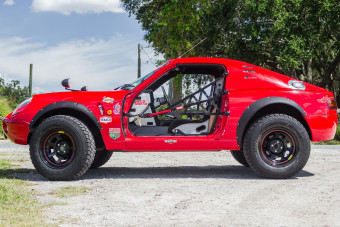 Legendás Ferrarit utánozva lett terepszörny az aranyos Mazdából