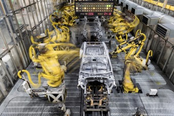 Tízezrével rúgják ki az embereket az autóiparból