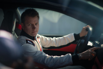 F1-es világbajnokot vetnek be a Tesla ellen