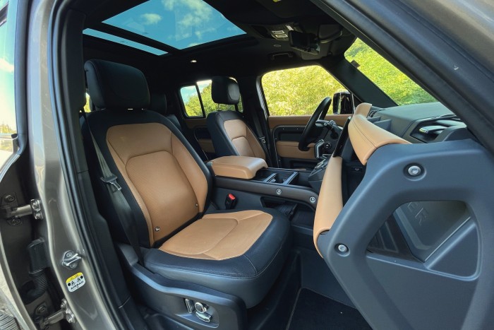 Nyolcan a világ végére? Ez a megfelelő autó! 10