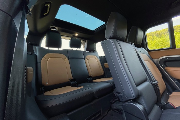 Nyolcan a világ végére? Ez a megfelelő autó! 11