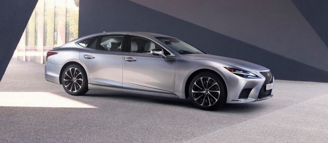 Még tovább csiszolták a Lexus koronaékszerét