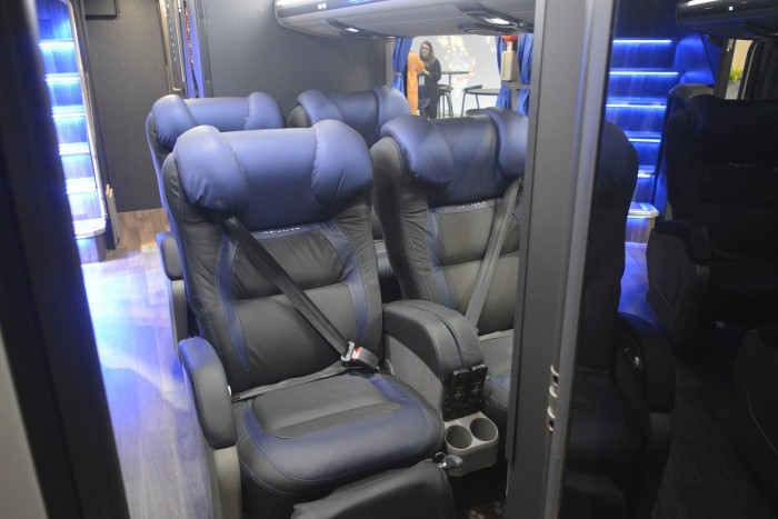 Alaposan megküldték luxussal ezt az autóbuszt 1