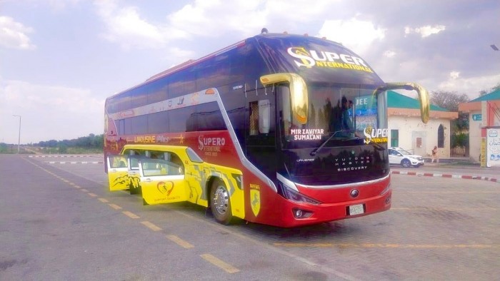 Ilyen luxusbuszt még sosem láttunk, a csomagok helyére kerülnek a VIP-utasok 1