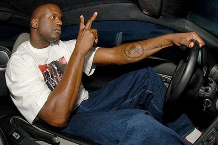 Ezzel a trükkel fért be a Lamborghinijébe a 2,16 méter magas kosárlegenda